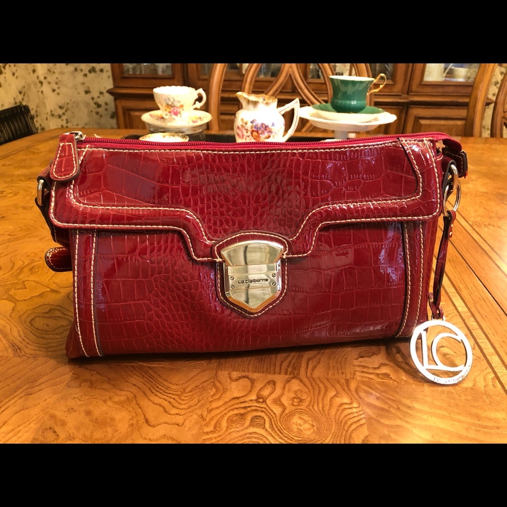 🚩SOLD🚩Liz Claiborne red croc purse, mint cond.